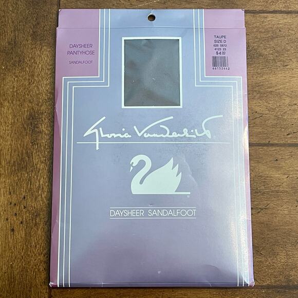 Gloria Vanderbilt Daysheer  Sandalfoot Pantyhose Size:  D, Color:   Taupe C-13 - Picture 1 of 12